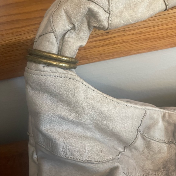 The softest gray leather De.De bag. - Picture 4 of 16